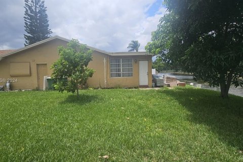 Casa en venta en Tamarac, Florida, 3 dormitorios, 126.9 m2 № 1328849 - foto 3