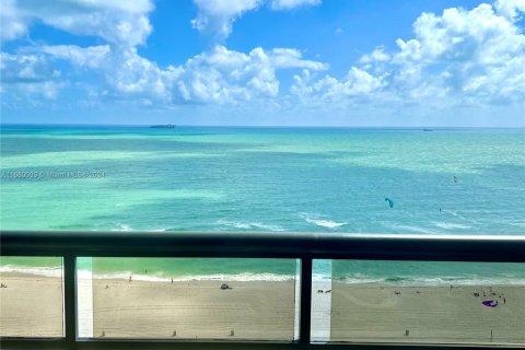 Condominio en venta en Miami Beach, Florida, 2 dormitorios, 93.37 m2 № 1423141 - foto 1