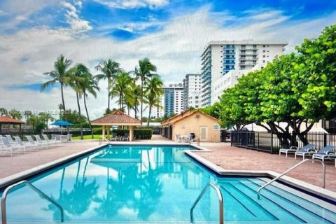 Condominio en venta en Miami Beach, Florida, 2 dormitorios, 93.37 m2 № 1423141 - foto 26