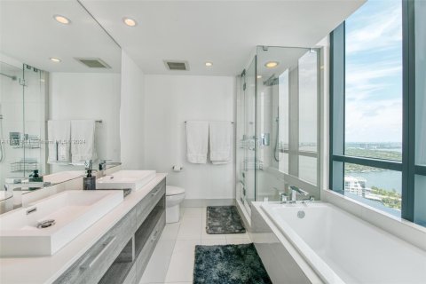 Condominio en venta en Miami, Florida, 1 dormitorio, 83.43 m2 № 1431369 - foto 11