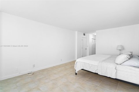 Copropriété à vendre à Hollywood, Floride: 2 chambres, 117.99 m2 № 912270 - photo 25