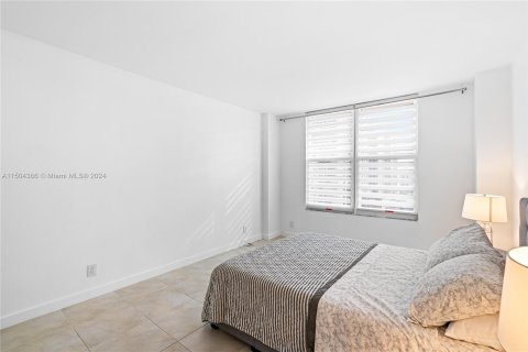 Condominio en venta en Hollywood, Florida, 2 dormitorios, 117.99 m2 № 912270 - foto 20