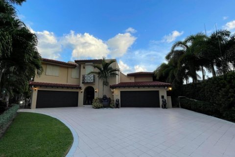 House in Lighthouse Point, Florida 5 bedrooms, 467.95 sq.m. № 1101086 - photo 8
