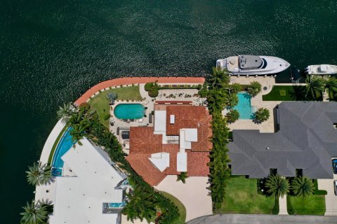 Casa en venta en Lighthouse Point, Florida, 5 dormitorios, 467.95 m2 № 1101086 - foto 1