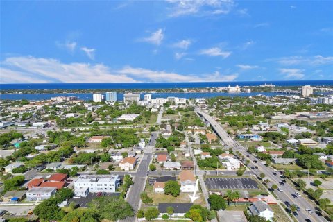 Propiedad comercial en venta en West Palm Beach, Florida, 208.84 m2 № 1187157 - foto 7