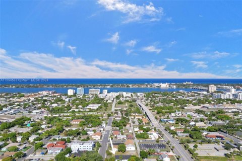 Immobilier commercial à vendre à West Palm Beach, Floride: 208.84 m2 № 1187157 - photo 6