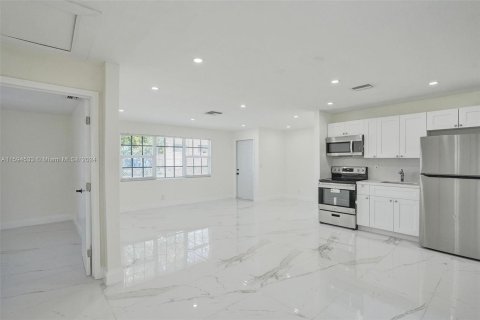 Immobilier commercial à vendre à West Palm Beach, Floride: 208.84 m2 № 1187157 - photo 16