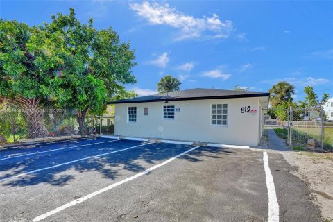 Immobilier commercial à vendre à West Palm Beach, Floride: 208.84 m2 № 1187157 - photo 1