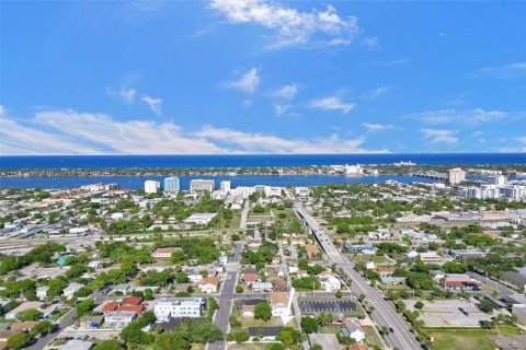 Immobilier commercial à vendre à West Palm Beach, Floride: 208.84 m2 № 1187157 - photo 4