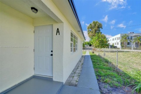 Immobilier commercial à vendre à West Palm Beach, Floride: 208.84 m2 № 1187157 - photo 13