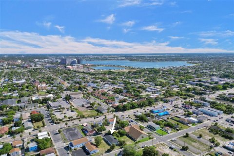 Immobilier commercial à vendre à West Palm Beach, Floride: 208.84 m2 № 1187157 - photo 11