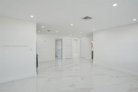 Propiedad comercial en venta en West Palm Beach, Florida, 208.84 m2 № 1187157 - foto 14