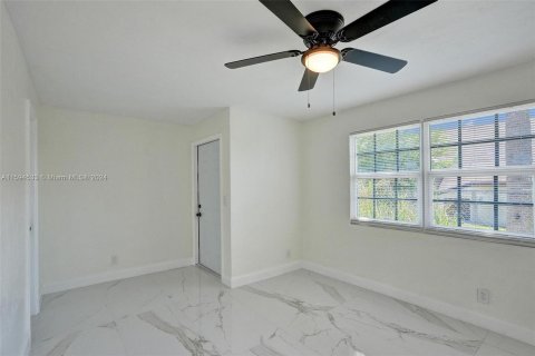 Propiedad comercial en venta en West Palm Beach, Florida, 208.84 m2 № 1187157 - foto 18