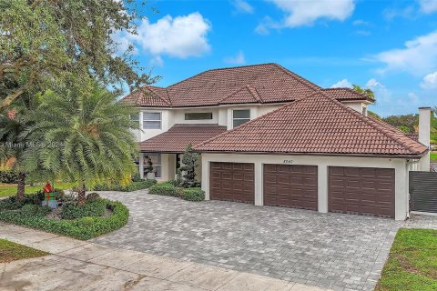 Villa ou maison à vendre à Miami Lakes, Floride: 6 chambres, 332.59 m2 № 924316 - photo 1