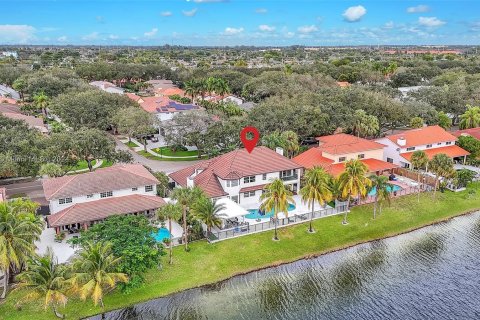 Villa ou maison à vendre à Miami Lakes, Floride: 6 chambres, 332.59 m2 № 924316 - photo 6