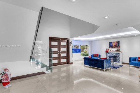 Villa ou maison à vendre à Miami Lakes, Floride: 6 chambres, 332.59 m2 № 924316 - photo 14