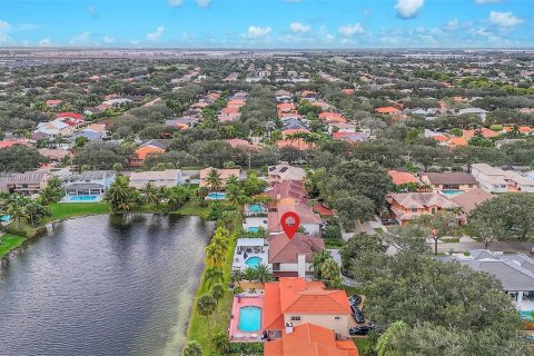 Villa ou maison à vendre à Miami Lakes, Floride: 6 chambres, 332.59 m2 № 924316 - photo 4