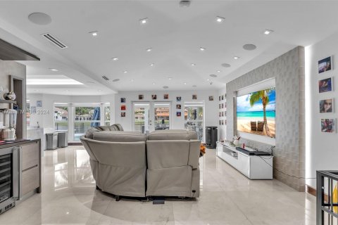 Casa en venta en Miami Lakes, Florida, 6 dormitorios, 332.59 m2 № 924316 - foto 20