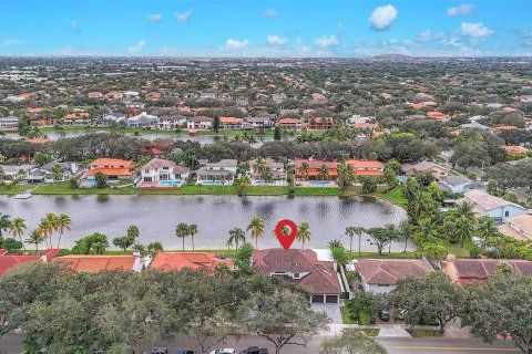 Villa ou maison à vendre à Miami Lakes, Floride: 6 chambres, 332.59 m2 № 924316 - photo 2