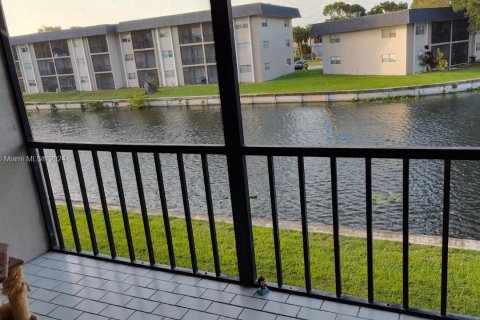 Condominio en venta en Tamarac, Florida, 2 dormitorios, 88.16 m2 № 1233647 - foto 6