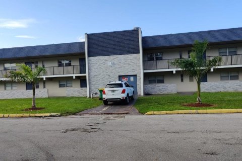 Condominio en venta en Tamarac, Florida, 2 dormitorios, 88.16 m2 № 1233647 - foto 3