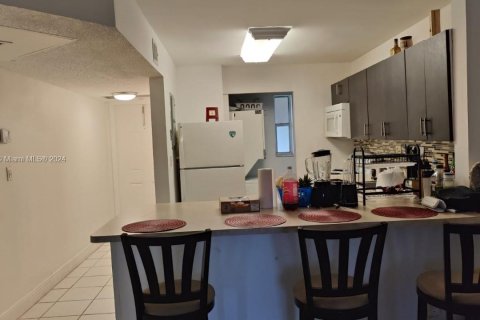 Condo in Tamarac, Florida, 2 bedrooms  № 1233647 - photo 8