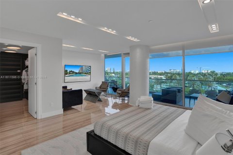 Condominio en venta en Bal Harbour, Florida, 3 dormitorios, 276.01 m2 № 1233678 - foto 25