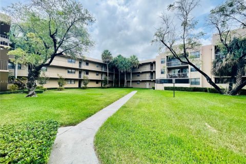 Copropriété à vendre à Miami, Floride: 2 chambres, 86.12 m2 № 1233677 - photo 1