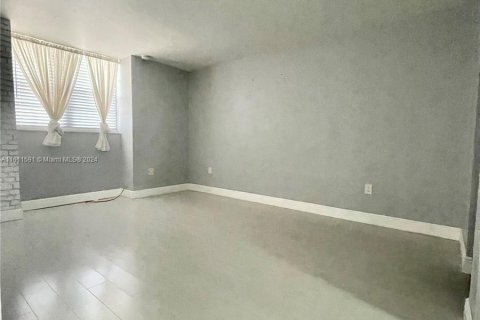 Condo in Miami, Florida, 2 bedrooms  № 1233677 - photo 15