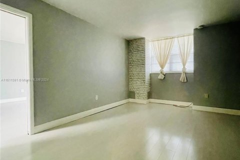 Condo in Miami, Florida, 2 bedrooms  № 1233677 - photo 19