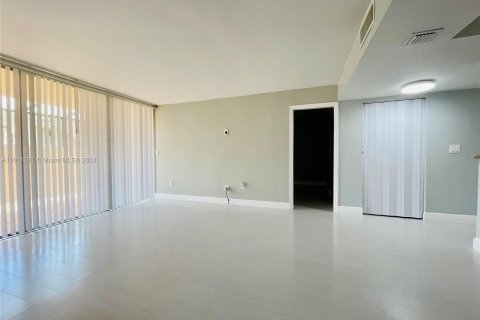 Copropriété à vendre à Miami, Floride: 2 chambres, 86.12 m2 № 1233677 - photo 10