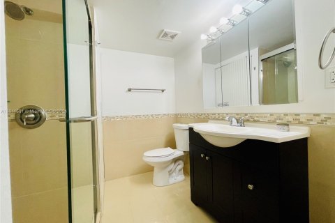 Condo in Miami, Florida, 2 bedrooms  № 1233677 - photo 17