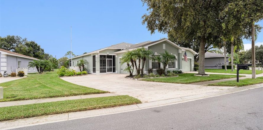 Villa ou maison à Land O' Lakes, Floride 3 chambres, 136.57 m2 № 1317913