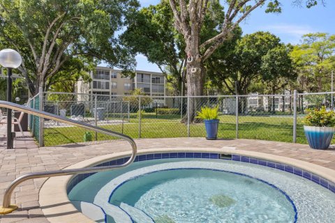 Condominio en venta en Lauderdale Lakes, Florida, 2 dormitorios, 89.19 m2 № 1100708 - foto 9