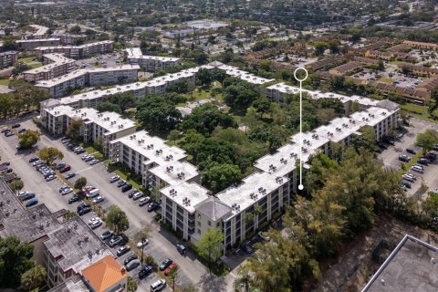 Condominio en venta en Lauderdale Lakes, Florida, 2 dormitorios, 89.19 m2 № 1100708 - foto 3