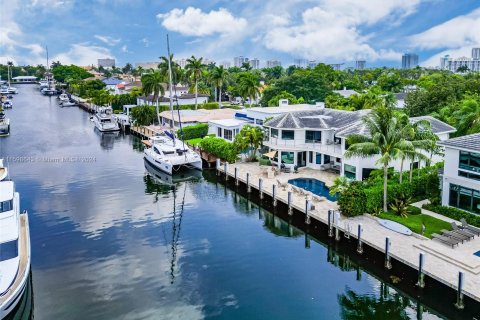 House in Fort Lauderdale, Florida 5 bedrooms, 451.32 sq.m. № 1208497 - photo 10