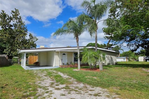 House in Okeechobee, Florida 2 bedrooms, 154.68 sq.m. № 1089848 - photo 1