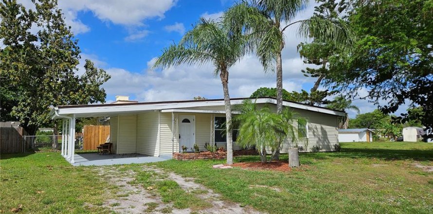 House in Okeechobee, Florida 2 bedrooms, 154.68 sq.m. № 1089848