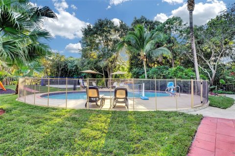 Villa ou maison à vendre à Davie, Floride: 8 chambres, 261.06 m2 № 784040 - photo 14