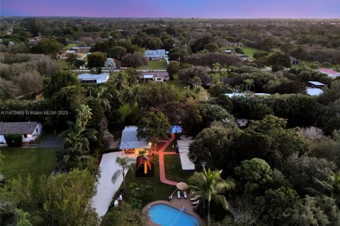 Villa ou maison à vendre à Davie, Floride: 8 chambres, 261.06 m2 № 784040 - photo 4