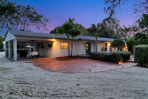 Casa en venta en Davie, Florida, 8 dormitorios, 261.06 m2 № 784040 - foto 1