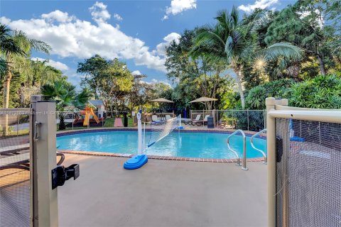 Villa ou maison à vendre à Davie, Floride: 8 chambres, 261.06 m2 № 784040 - photo 15