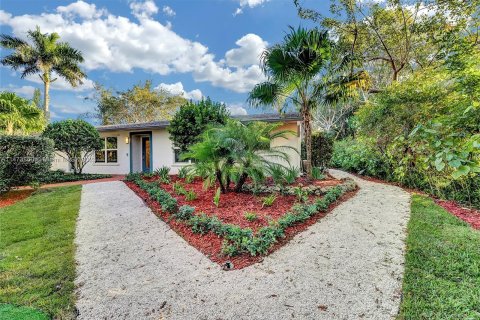 Villa ou maison à vendre à Davie, Floride: 8 chambres, 261.06 m2 № 784040 - photo 13