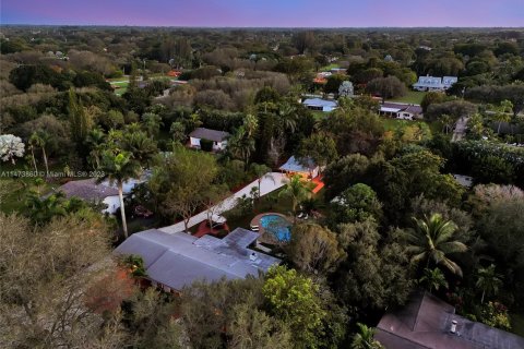 Villa ou maison à vendre à Davie, Floride: 8 chambres, 261.06 m2 № 784040 - photo 3