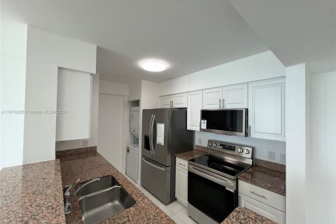 Condo in Miami, Florida, 1 bedroom  № 1398200 - photo 3