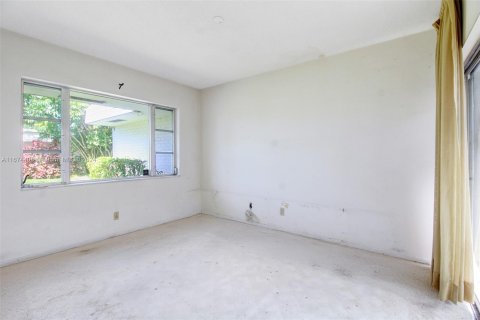 Villa ou maison à vendre à Tamarac, Floride: 2 chambres, 201.69 m2 № 1398249 - photo 4