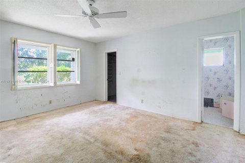 House in Tamarac, Florida 2 bedrooms, 201.69 sq.m. № 1398249 - photo 6