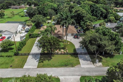 Villa ou maison à vendre à Davie, Floride: 5 chambres, 516.35 m2 № 1364088 - photo 3