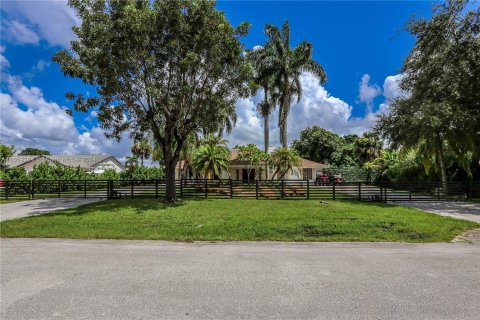 Villa ou maison à vendre à Davie, Floride: 5 chambres, 516.35 m2 № 1364088 - photo 4