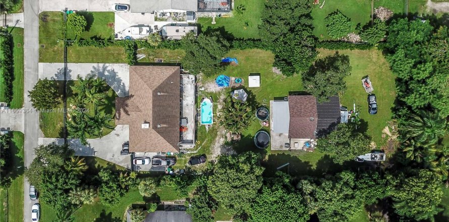 Villa ou maison à Davie, Floride 5 chambres, 516.35 m2 № 1364088